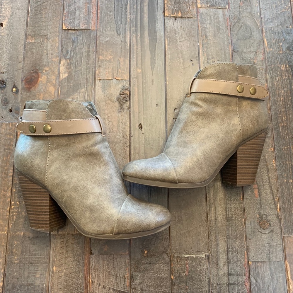 Heeled booties
